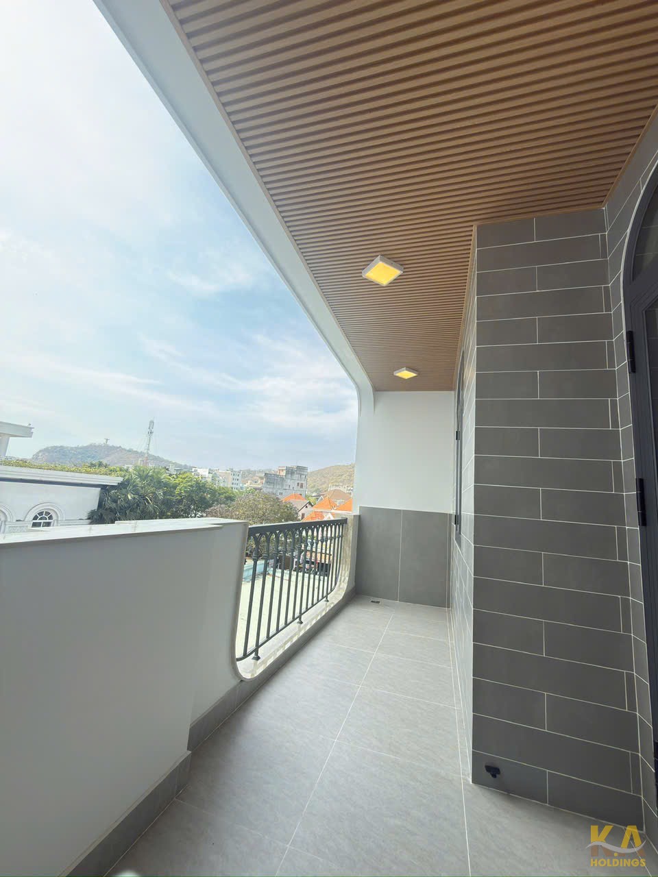 BÁN NHÀ MỚI 1 TRỆT 3 LẦU HOÀNG HOA THÁM - P. VŨNG TÀU - 68,9M (5,9x10,4) - ĐN - HOÀN CÔNG - THANG MÁY - GIÁ 11,99 TỶ (TL)