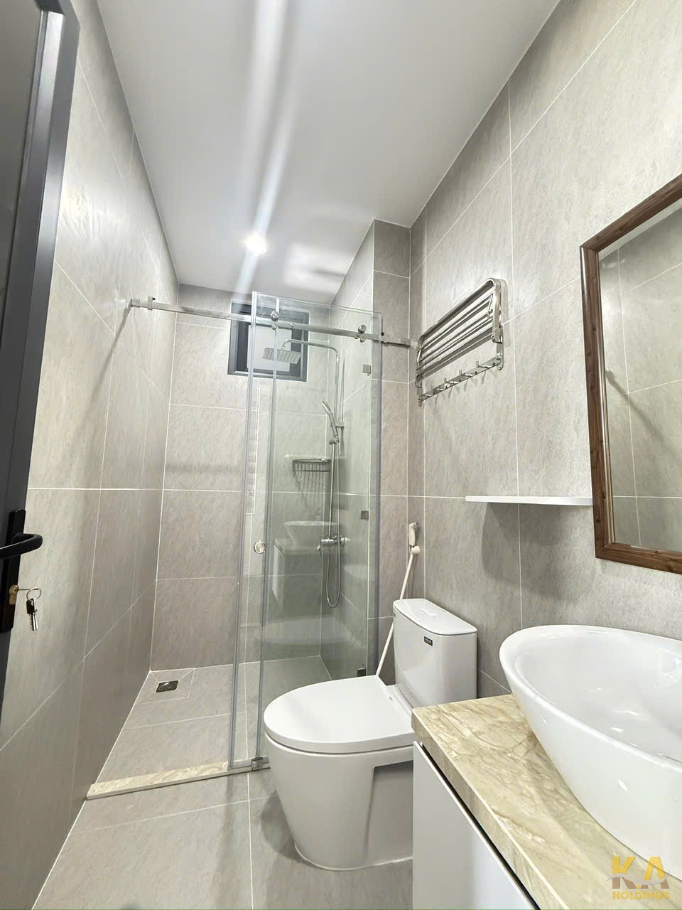 BÁN NHÀ MỚI 1 TRỆT 3 LẦU HOÀNG HOA THÁM - P. VŨNG TÀU - 68,9M (5,9x10,4) - ĐN - HOÀN CÔNG - THANG MÁY - GIÁ 11,99 TỶ (TL)