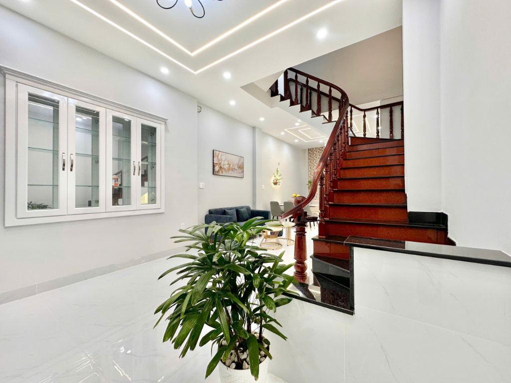 Bán Nhà 1 Trệt 2 Lầu Hoàng Hoa Thám - Phường Vũng Tàu - 52.4M2  KT(4.2 x 12.6)M - TB  - Giá  8.7 Tỷ