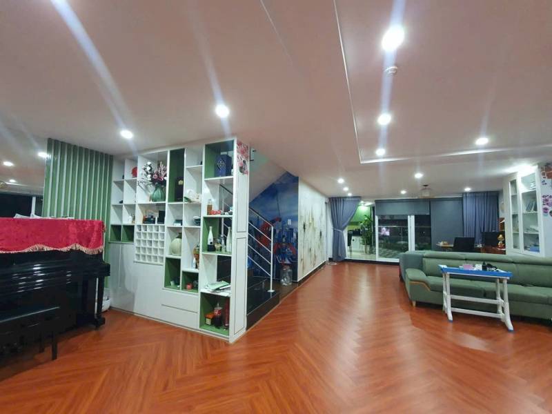 Penthouse phoenix kđt chí linh 1 trệt 1 lầu - 210m - 3pn - hồ bơi - sân vườn - view hồ cực thoáng - chỉ 24 triệu/m2