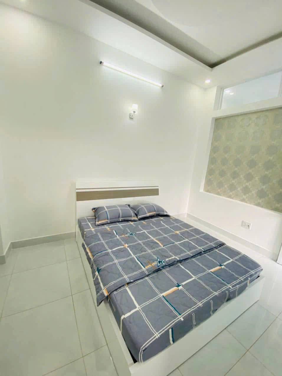 Bán Nhà  1 Trệt 4 Lầu (2 Mặt Tiền) Đường Lạc Long Quân, P. Vũng Tàu, HCM - 141M2  KT(5 x 28)M -ĐN- Giá: 17 Tỷ