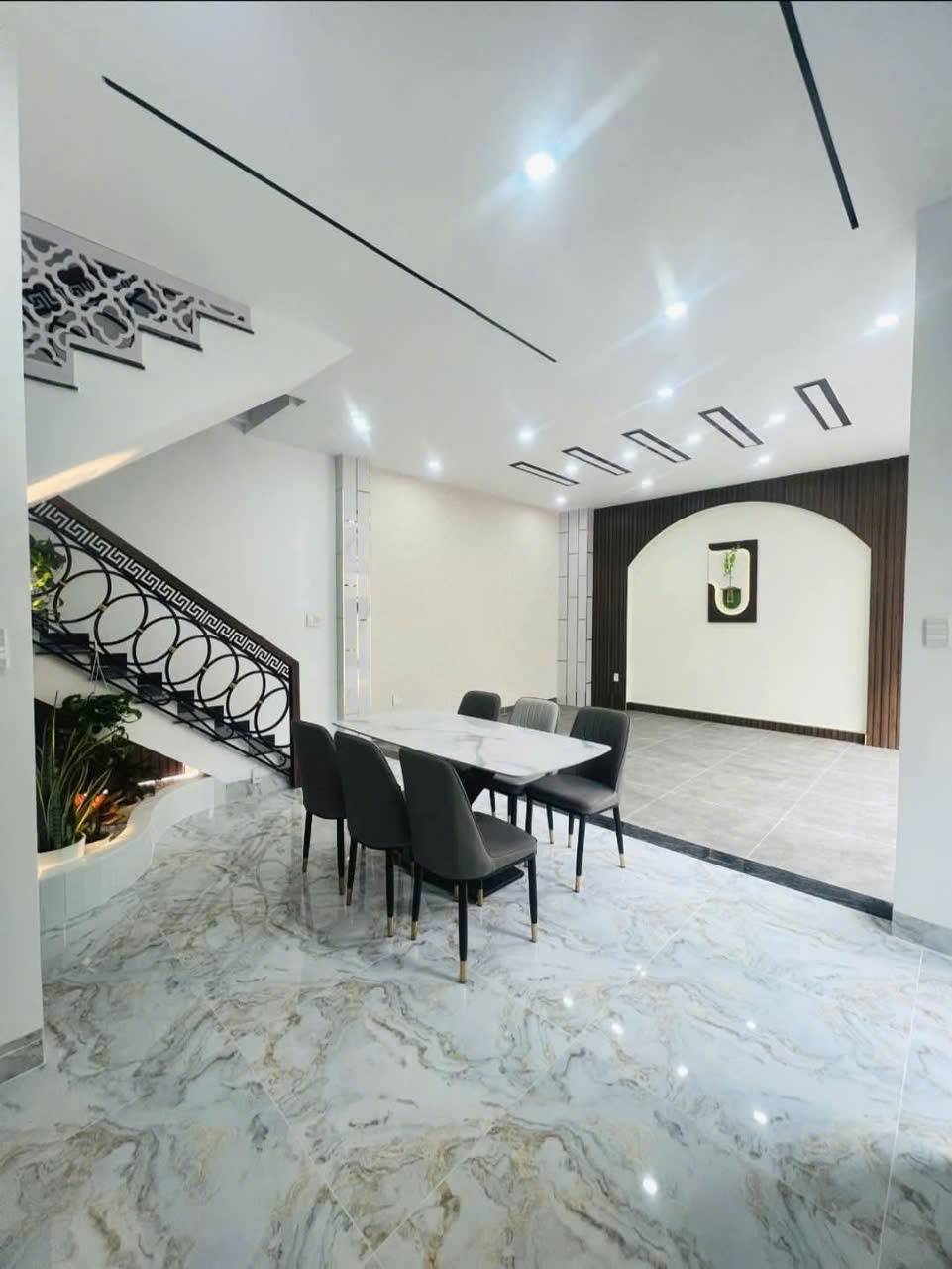 BÁN NHÀ 1 TRỆT 3 LẦU PHẠM HỒNG THÁI, F7, VT - 50M - 8,3x6M - ĐB - GIÁ 6,5 TỶ