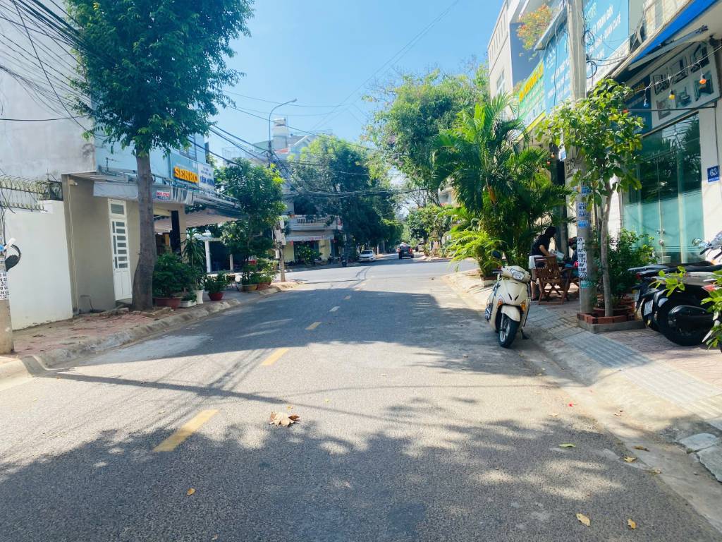 Bán Nhà 2 MT trước sau, 1 trệt 2 lầu 1 tum, KĐT Chí Linh, P. Nguyễn An Ninh, Vũng Tàu _ 90M KT (5x18)M_ TN_ Giá 9.5  Tỷ