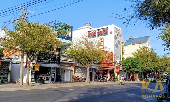 BÁN NHÀ CẤP 4 MẶT TIỀN ĐƯỜNG NGUYỄN HỮU CẢNH - P. RẠCH DỪA - VŨNG TÀU - 73M2 -(4.2X16.5)M - GIÁ 8.6 TỶ