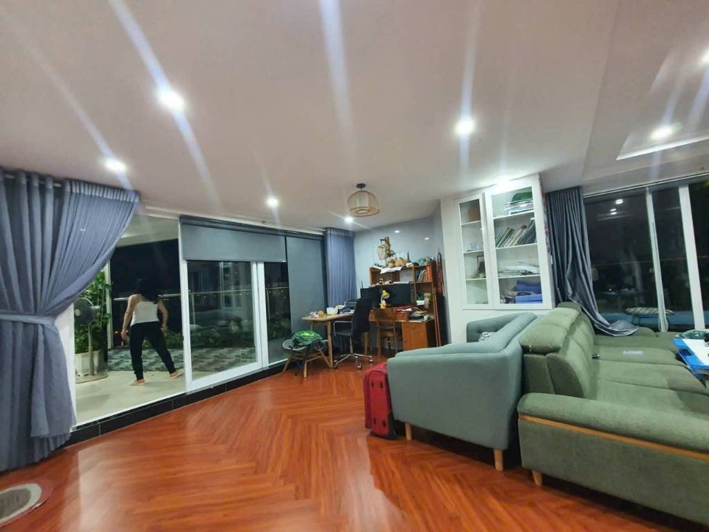Penthouse phoenix kđt chí linh 1 trệt 1 lầu - 210m - 3pn - hồ bơi - sân vườn - view hồ cực thoáng - chỉ 24 triệu/m2