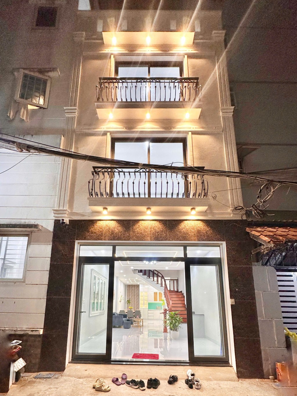 Bán Nhà 1 Trệt 2 Lầu Hoàng Hoa Thám - Phường Vũng Tàu - 52.4M2  KT(4.2 x 12.6)M - TB  - Giá  8.7 Tỷ