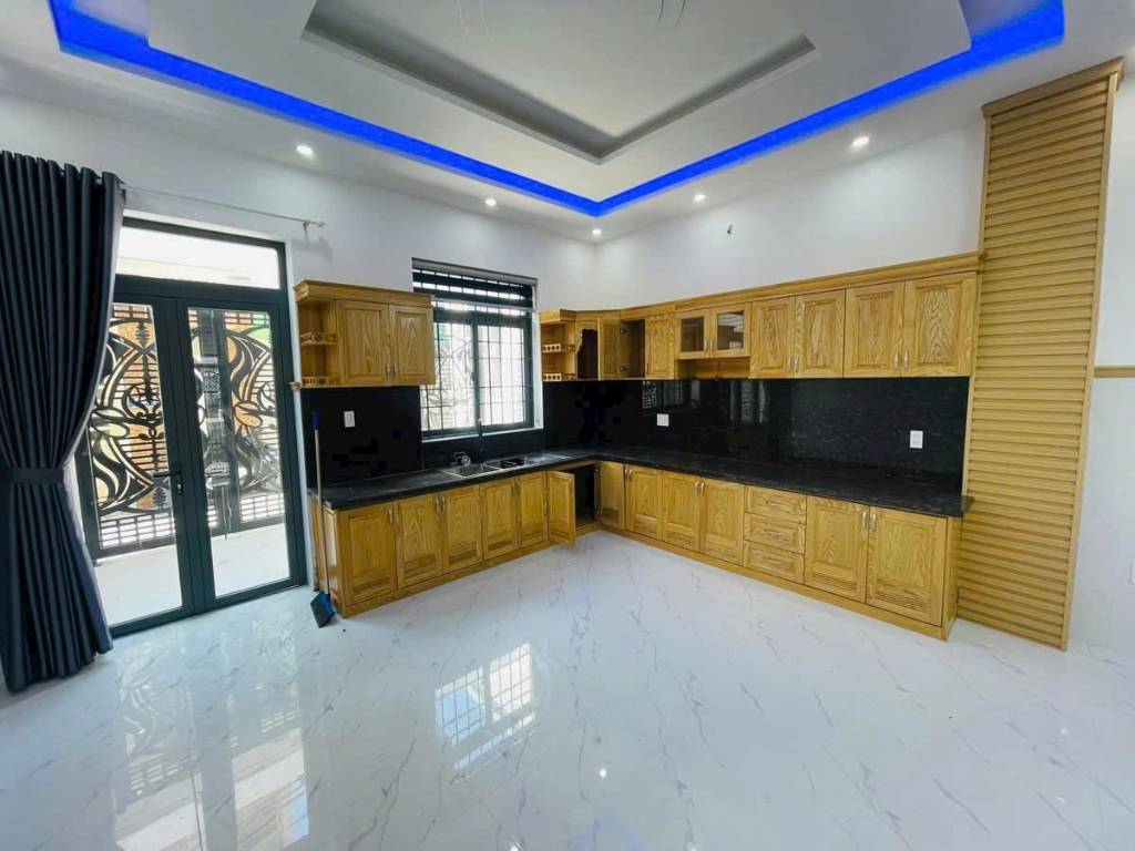 Bán Nhà  1 Trệt 4 Lầu (2 Mặt Tiền) Đường Lạc Long Quân, P. Vũng Tàu, HCM - 141M2  KT(5 x 28)M -ĐN- Giá: 17 Tỷ