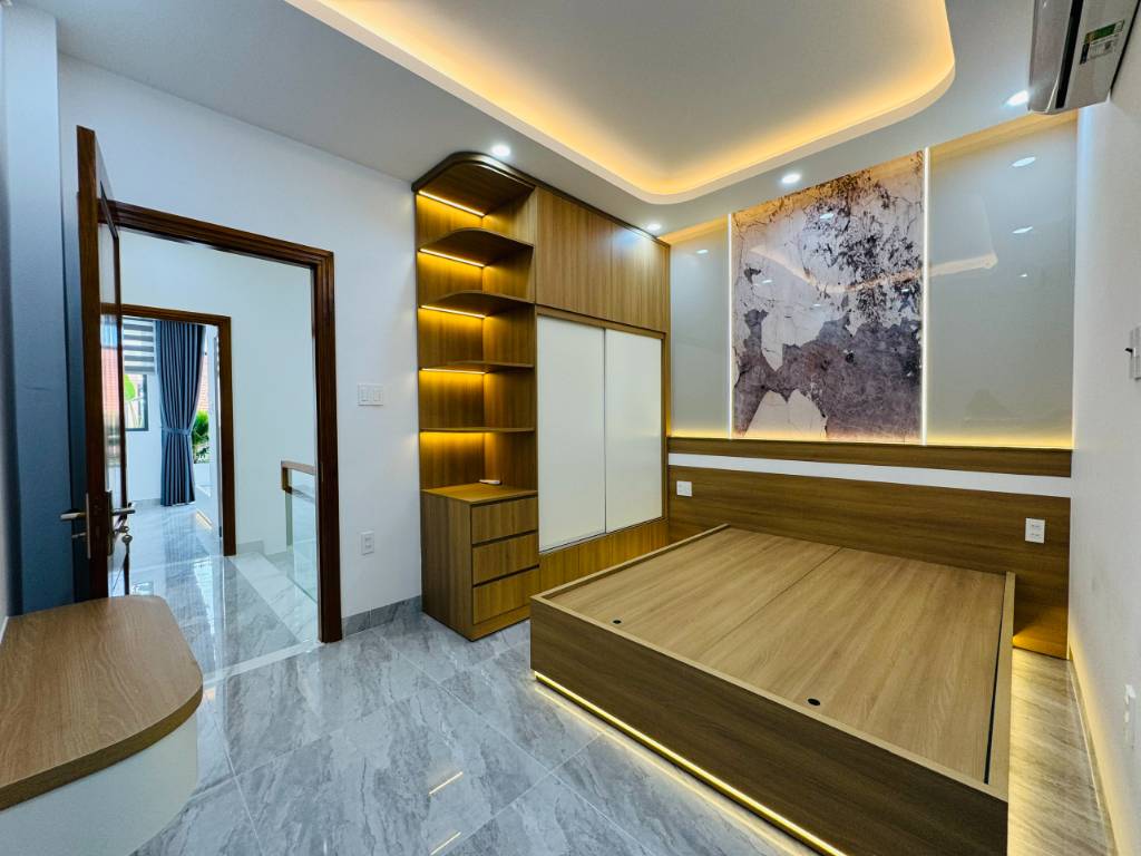 Bán Nhà 1 Trệt ,3 Lầu MT Tô Hiến Thành - Phường 4 - Vũng Tàu. - DT: 63.4M2 (4,4 x 15,3)M - ĐN - Giá: 12.5 Tỷ