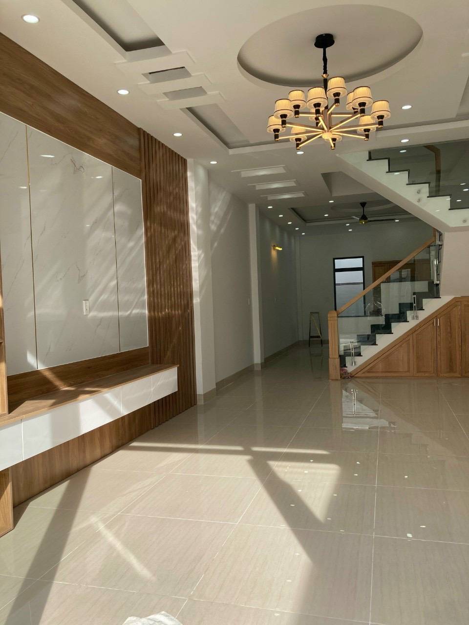 BÁN NHÀ 1Trệt 3Lầu MẶT TIỀN HỒ TRI TÂN – F. RẠCH DỪA, VT_108,8M_ 4,71x24,54M_ ĐN_GÁ 7,5 TỶ