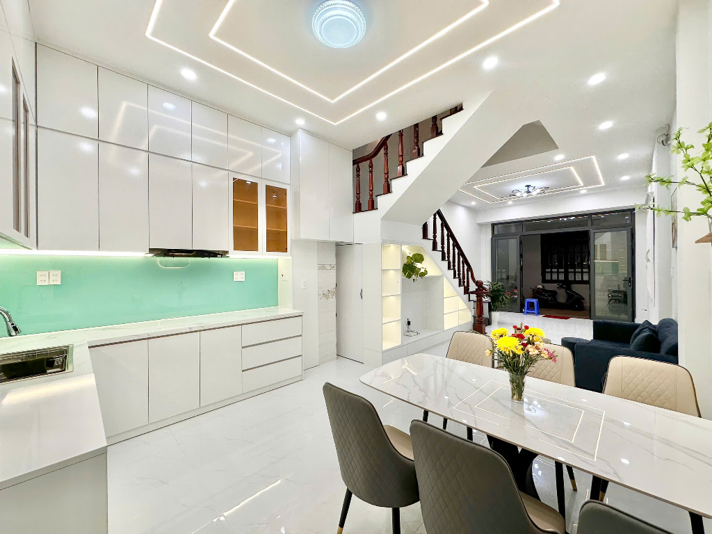 Bán Nhà 1 Trệt 2 Lầu Hoàng Hoa Thám - Phường Vũng Tàu - 52.4M2  KT(4.2 x 12.6)M - TB  - Giá  8.7 Tỷ