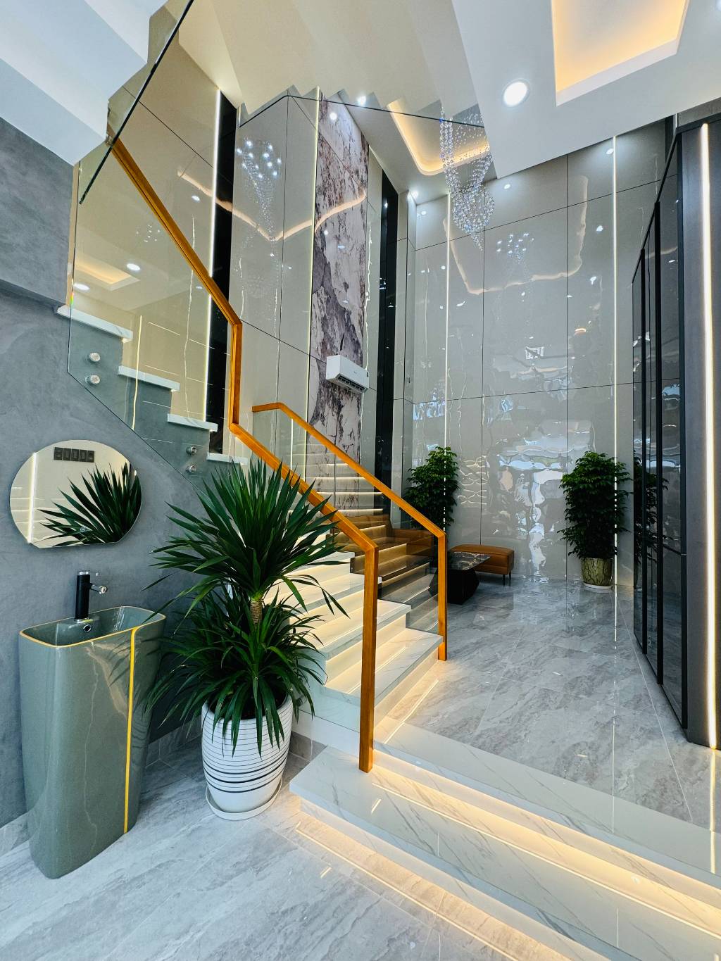 Bán Nhà 1 Trệt ,3 Lầu MT Tô Hiến Thành - Phường 4 - Vũng Tàu. - DT: 63.4M2 (4,4 x 15,3)M - ĐN - Giá: 12.5 Tỷ