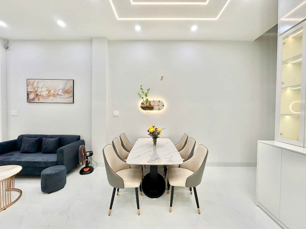 Bán Nhà 1 Trệt 2 Lầu Hoàng Hoa Thám - Phường Vũng Tàu - 52.4M2  KT(4.2 x 12.6)M - TB  - Giá  8.7 Tỷ