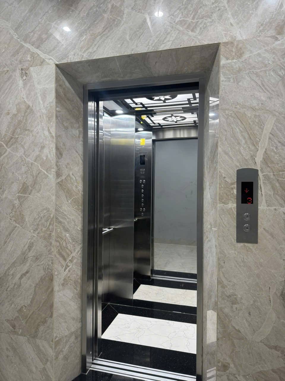 Bán nhà 1 trệt 4 lầu gần nhà sách bạch đằng, chợ rạch dừa – 84m – 5x17m – tb - thang máy - giá 8,5 tỷ