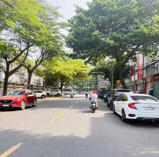 Bán Nhà 1 Trệt 2 Lầu MT Thanh Tịnh, KĐT Chí Linh- P. Rạch Dừa -  Vũng Tàu - 72M2  KT(4.5 x 16)M - TB- Giá: 13.9 Tỷ