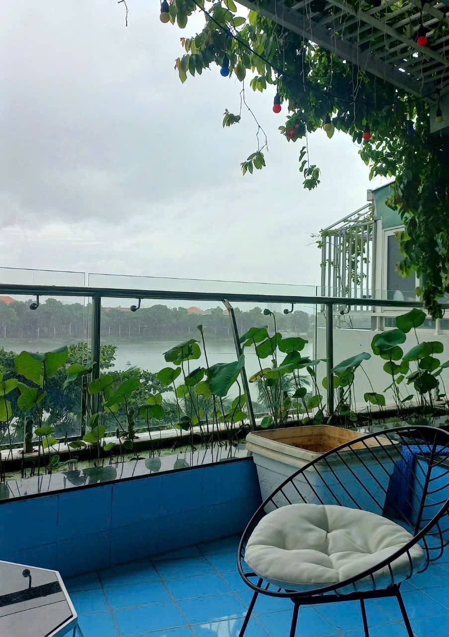 Penthouse phoenix kđt chí linh 1 trệt 1 lầu - 210m - 3pn - hồ bơi - sân vườn - view hồ cực thoáng - chỉ 24 triệu/m2