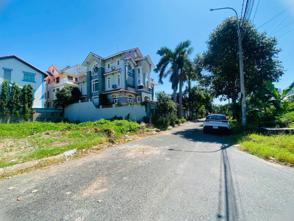 Bán đất biệt thự chí linh - vị trí kinh đẹp, kđt chí linh 2 - 385m - 16,5x23m- giá 21,6 t