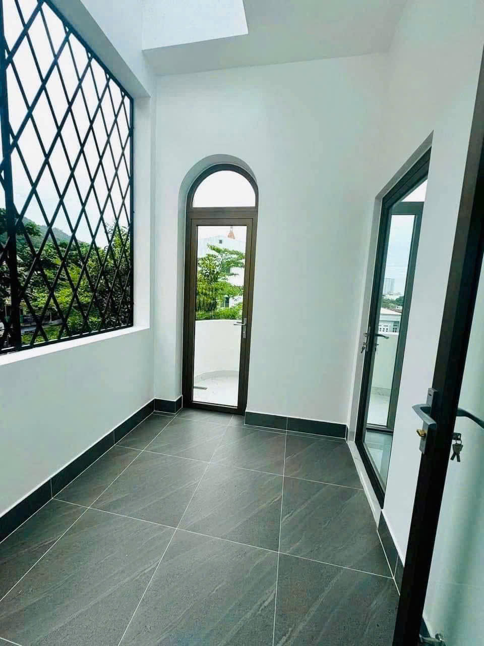 Bán nhà 1t 1l 2 lầu mt cô giang - p4 - tpvt - 55m - 5x11m - tây tt - hoàn công - giá 10,8 tỷ