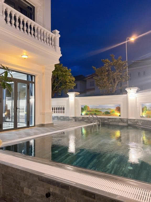 BÁN BIỆT THỰ CAO CẤP CĂN GÓC 2 MẶT TIỀN VỊ TRÍ ĐẸP CÁCH BIỂN BÃI SAU 200M - CHO THUÊ 80TR/THÁNG - 56 TỶ
