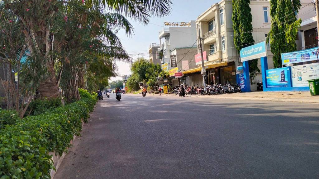 BÁN ĐẤT BIỆT THỰ TRỤC CHÍNH KĐT CHÍ LINH, P. 10, TPVT - 252M - THỔ CƯ- 15X17M - TN - GIÁ 40 TỶ