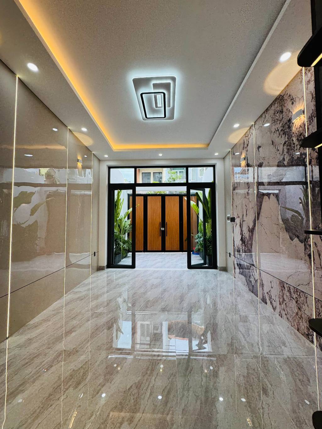Bán Nhà 1 Trệt ,3 Lầu MT Tô Hiến Thành - Phường 4 - Vũng Tàu. - DT: 63.4M2 (4,4 x 15,3)M - ĐN - Giá: 12.5 Tỷ