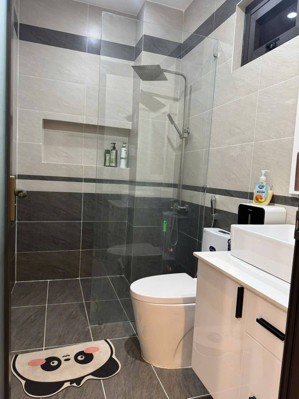 Bán nhà 1 trệt 4 lầu gần nhà sách bạch đằng, chợ rạch dừa – 84m – 5x17m – tb - thang máy - giá 8,5 tỷ