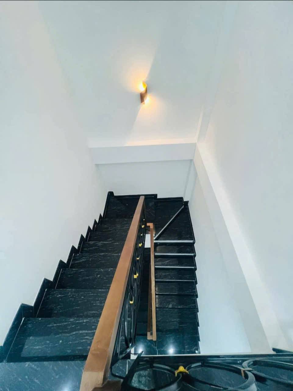 BÁN NHÀ 1 TRỆT 3 LẦU PHẠM HỒNG THÁI, F7, VT - 50M - 8,3x6M - ĐB - GIÁ 6,5 TỶ