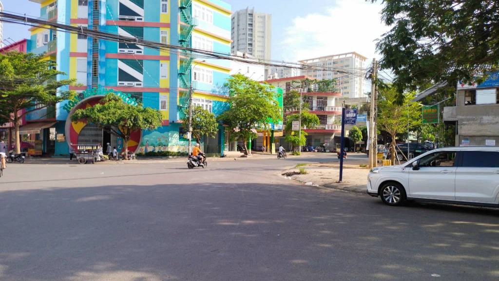 BÁN ĐẤT BIỆT THỰ TRỤC CHÍNH KĐT CHÍ LINH, P. 10, TPVT - 252M - THỔ CƯ- 15X17M - TN - GIÁ 40 TỶ