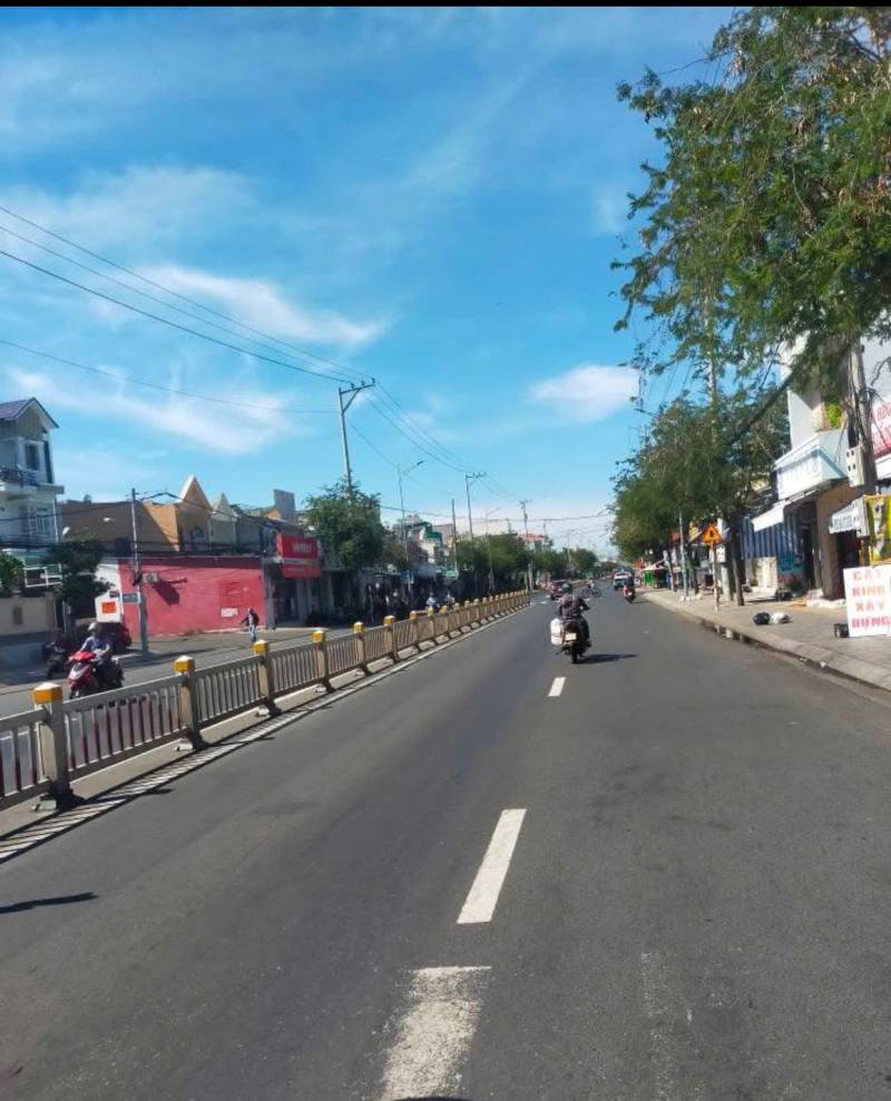 Bán Nhà 2MT đường 30/4, P12, TP Vũng Tàu - Hoàn Công - 217M2 (10.6x20.3)M - Giá: 12 Tỷ (TL)