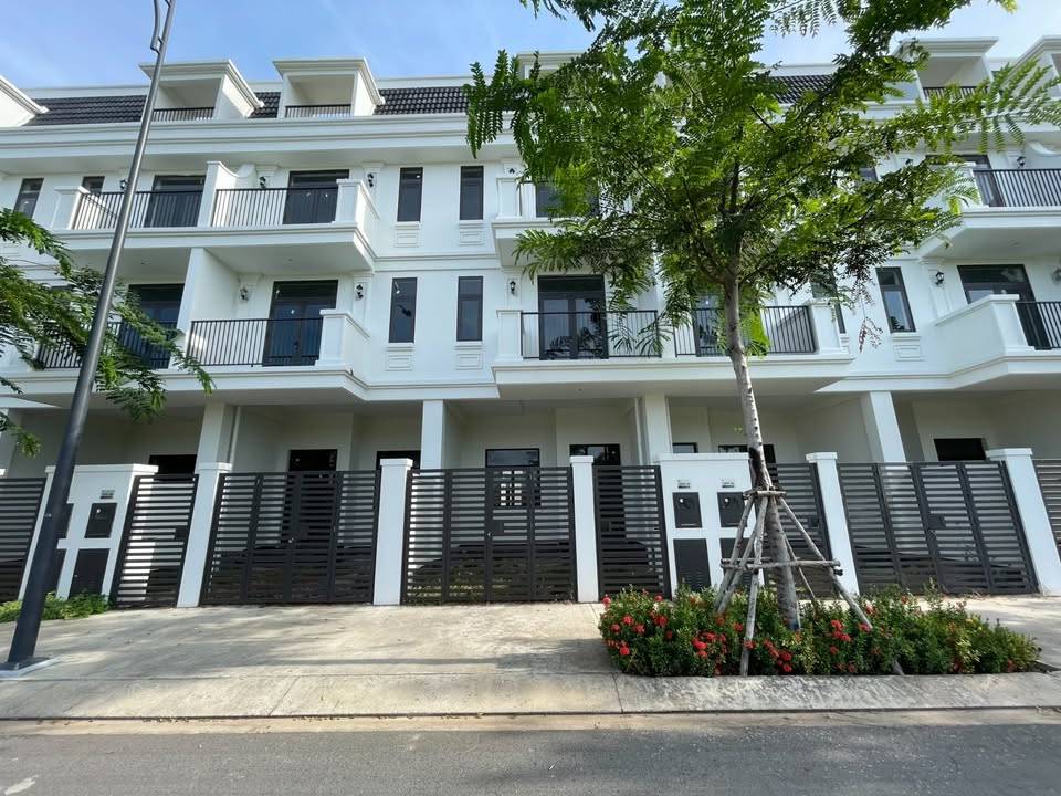 Bán Nhà Liền Kề KDC LAVIDA (Căn góc mảng xanh) , Phường 12 - DT: 91M2 (5.3x17.2)M - TB - Giá: 6.7 Tỷ