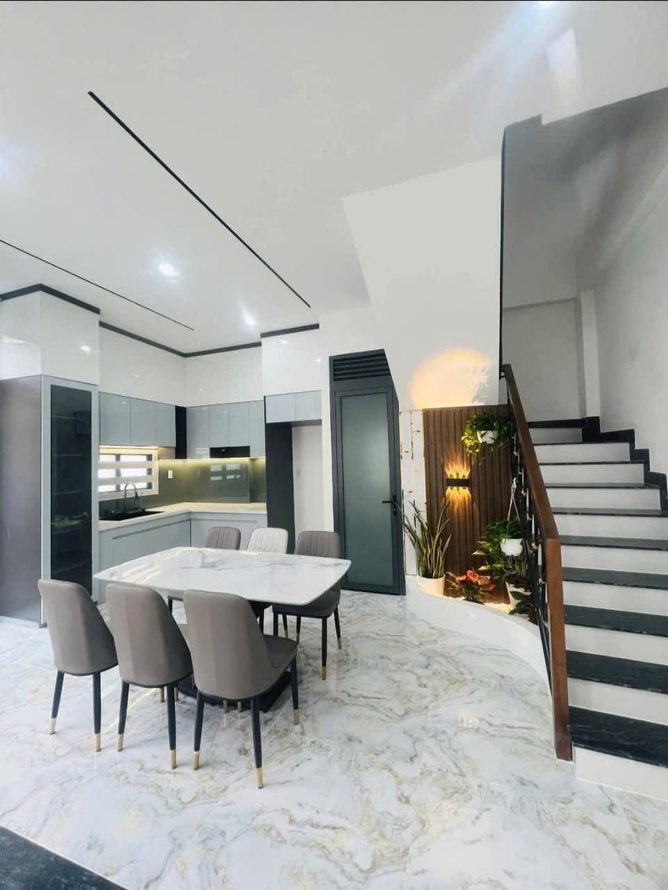 BÁN NHÀ 1 TRỆT 3 LẦU PHẠM HỒNG THÁI, F7, VT - 50M - 8,3x6M - ĐB - GIÁ 6,5 TỶ