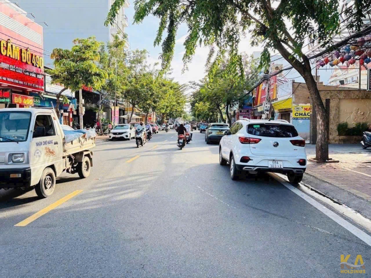 BÁNNHÀ MẶT TIỀN VÕ VĂN TẦN  - 94,3M (5x18,9) - TB - - GIÁ  9TỶ