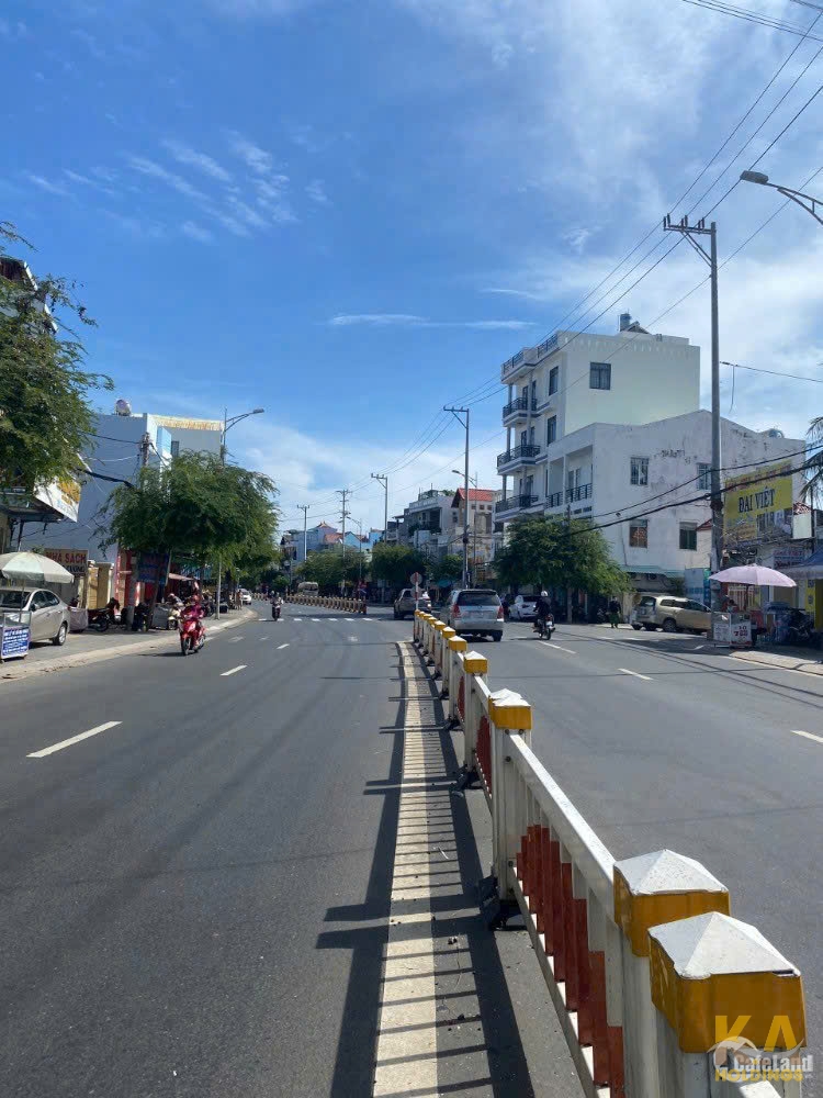 CHO THUÊ NHÀ MẶT TIỀN 30/4 - NGANG 6,5M -  GIÁ 15 TRIỆU