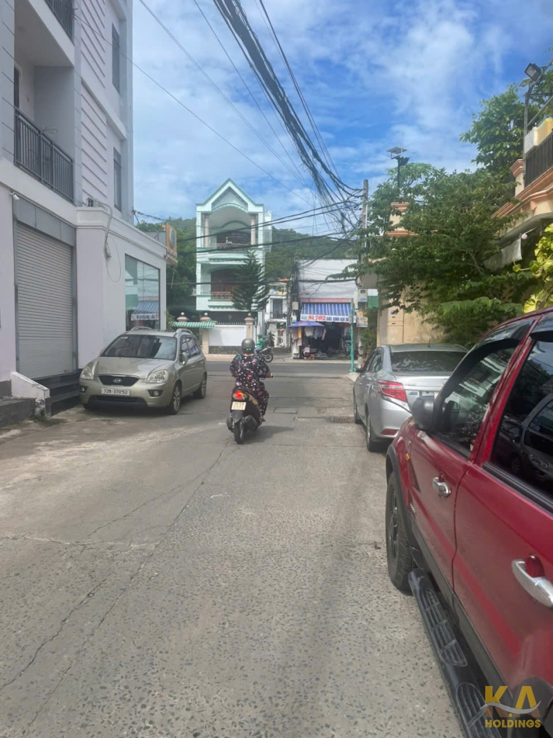 CẦN BÁN GẤP NHÀ MÁI THÁI HOÀN CÔNG- HẺM 441 TRẦN PHÚ - DIỆN TÍCH 170M2 NGANG 7,7M NỞ HẬU GIÁ 8,4 TỶ