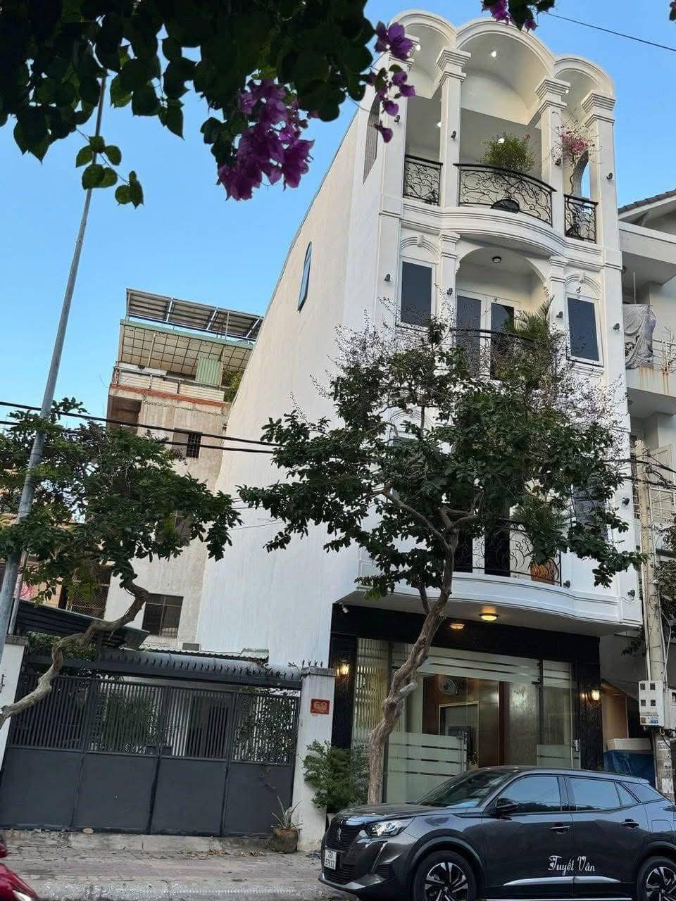 Bán Khách Sạn đường Đinh Tiên Hoàng, Phường 1 - DT: 105M2 (5x20)M - TN - Giá: 24,9 Tỷ