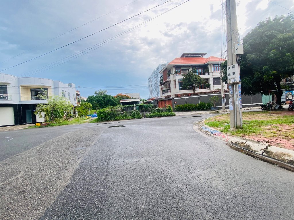 Bán Lô Đất KĐT CHÍ LINH - Phường 10 - Vũng Tàu - 97,8m2 (5,4mx19)m - Giá 11 Tỷ
