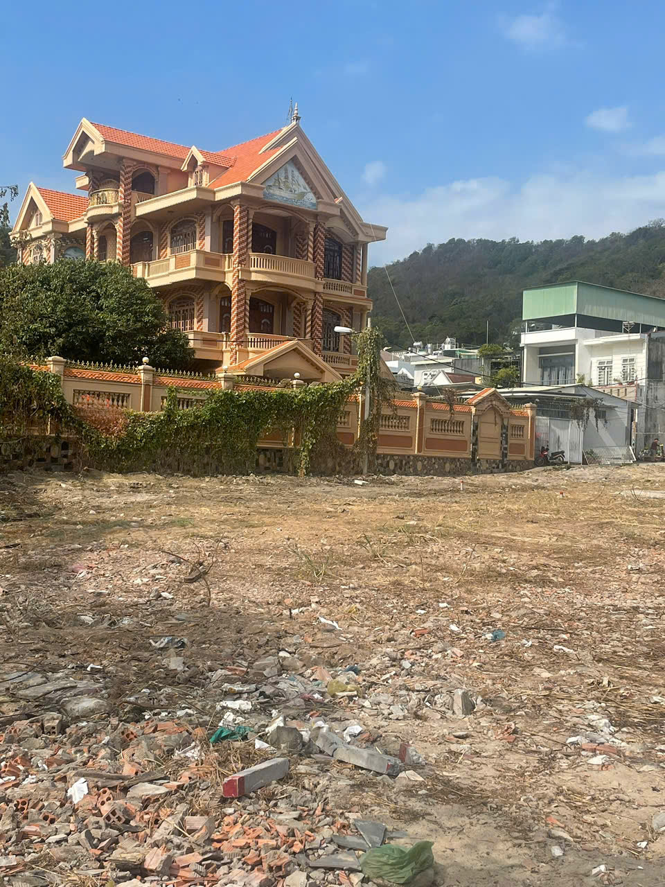 BÁN ĐẤT HẺM 666 TRẦN PHÚ - VT, DT 111,5M2, HƯỚNG ĐÔNG NAM,  GIÁ 5,75 TỶ