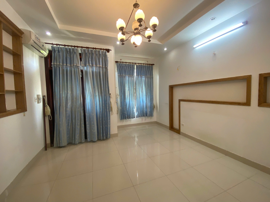 CHO THUÊ NHÀ 1 TRỆT 2 LẦU MẶT TIỀN  KĐT CHÍ LINH - 72M (4,5x16) - GIÁ 12 TRIỆU/ THÁNG