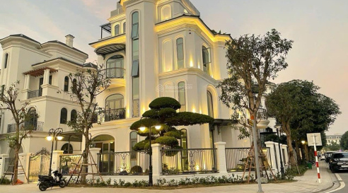 BÁN BIỆT THỰ CAO CẤP CĂN GÓC 2 MẶT TIỀN VỊ TRÍ ĐẸP CÁCH BIỂN BÃI SAU 200M - CHO THUÊ 80TR/THÁNG - 56 TỶ