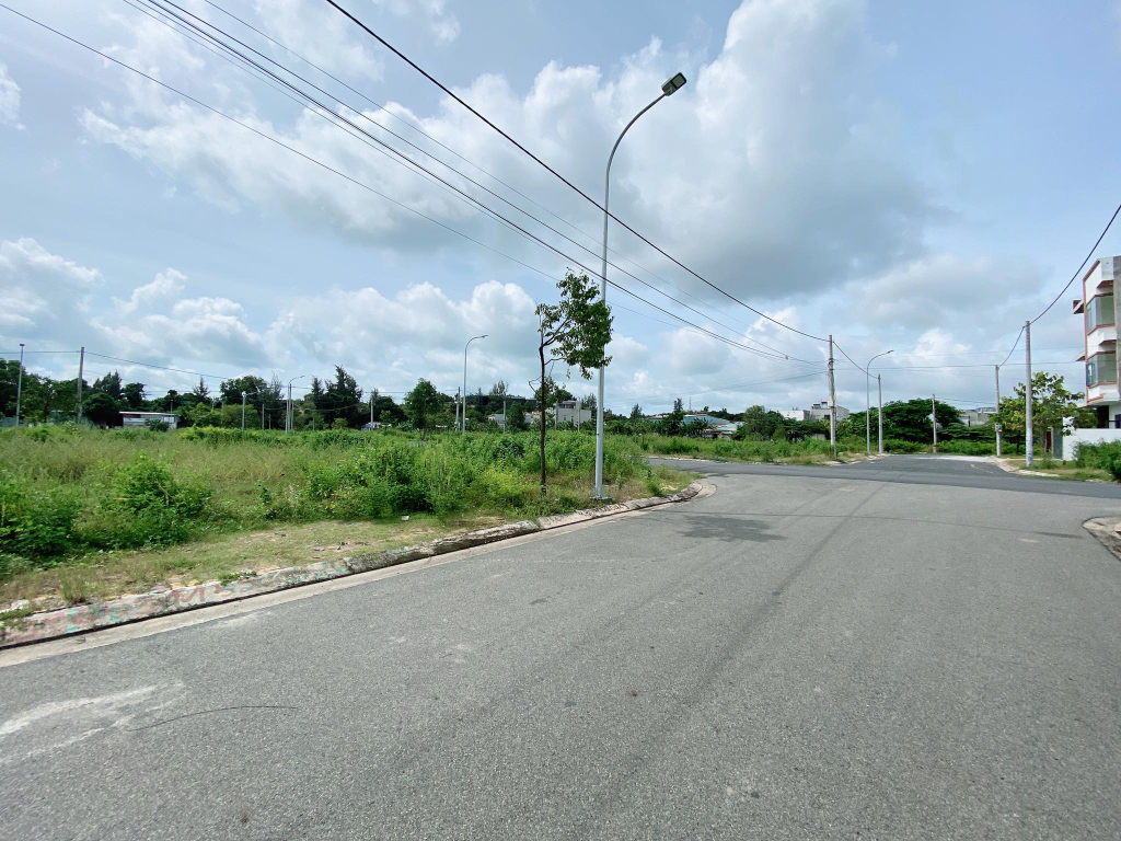 BÁN LÔ GÓC KHANG LINH - PHƯỜNG 11 - 161M (9.9x18)M - TB & TN - ĐƯỜNG 13M - GIÁ  55 TRIỆU/M2