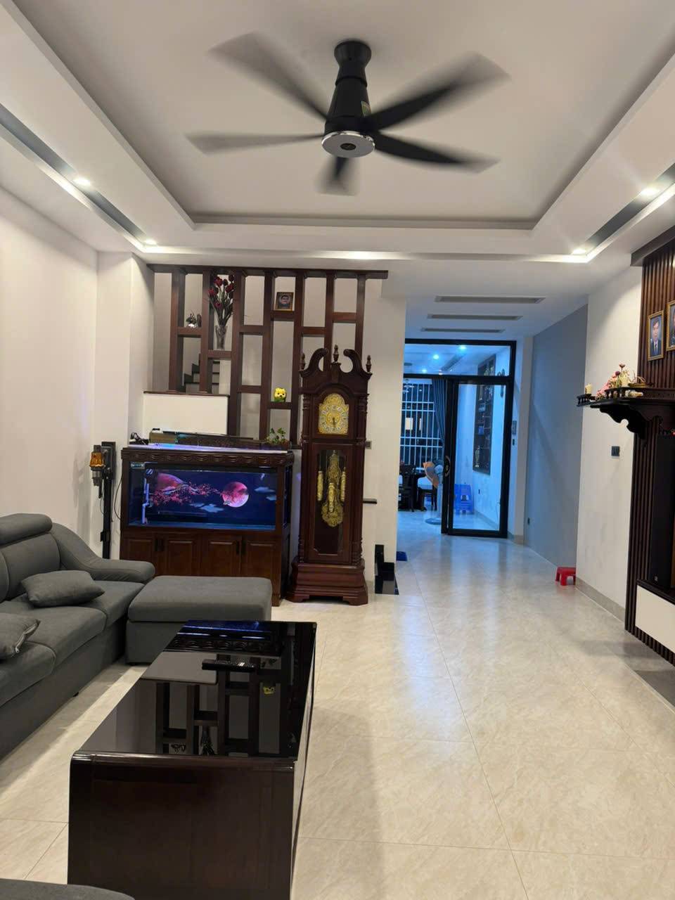 Bán nhà 1 trệt 4 lầu gần nhà sách bạch đằng, chợ rạch dừa – 84m – 5x17m – tb - thang máy - giá 8,5 tỷ