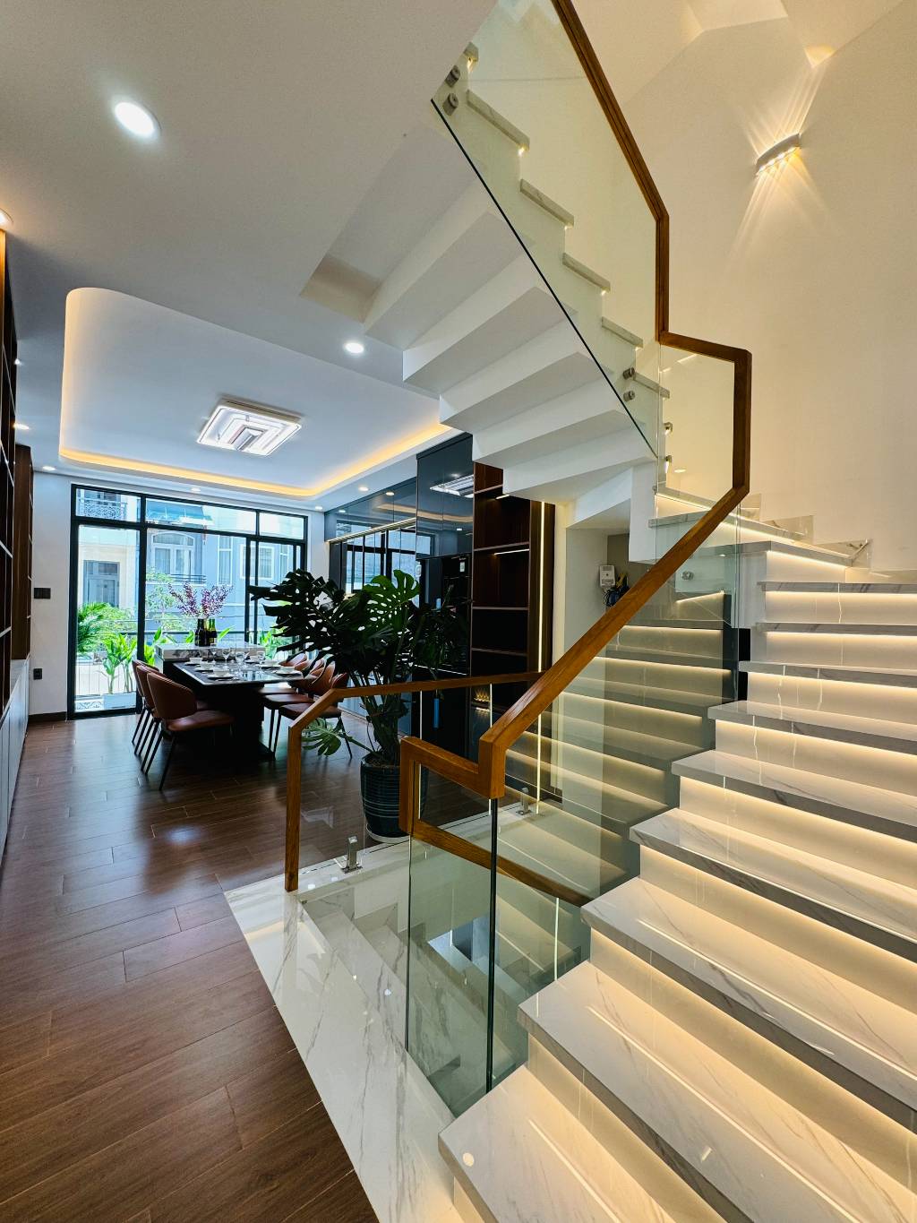 Bán Nhà 1 Trệt ,3 Lầu MT Tô Hiến Thành - Phường 4 - Vũng Tàu. - DT: 63.4M2 (4,4 x 15,3)M - ĐN - Giá: 12.5 Tỷ