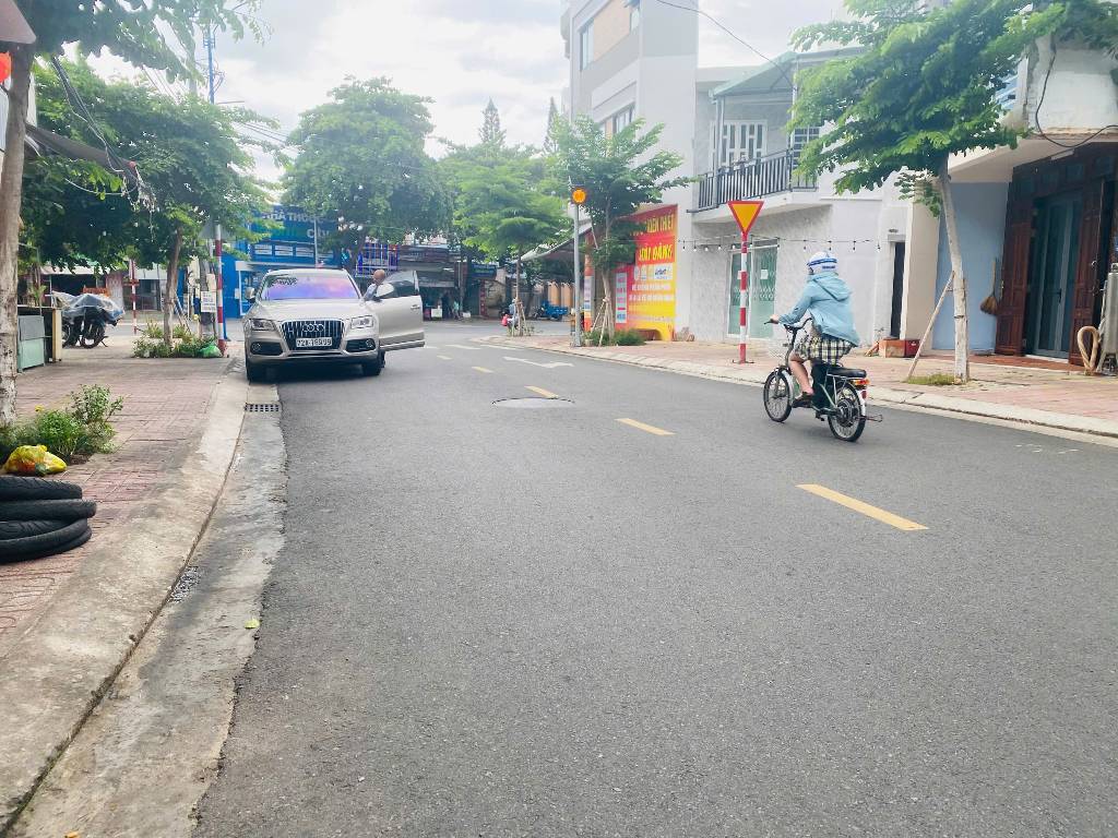 Bán Nhà 1 Trệt 1 Lầu Đường Hoàng Việt, P. Vũng Tàu - 100M(7 x 15)M - ĐÔNG NAM - Giá: 12,5 Tỷ