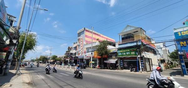 Bán Biệt Thự Mặt tiền Đường 30/4 - Phường 11- TP Vũng Tàu - 1.112M2  KT(14 x 77)M - TB- Giá: 45 Tỷ