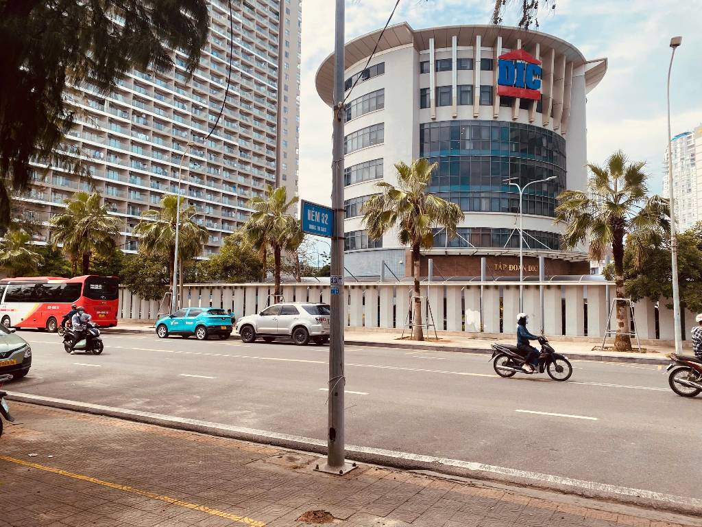 Bán 02 Lô đất đường Thi Sách (Bãi Sau) - Phường Vũng Tàu (HCM) - 75M2  KT(5 x 15)M - TB- Giá 7.1 Tỷ/Căn