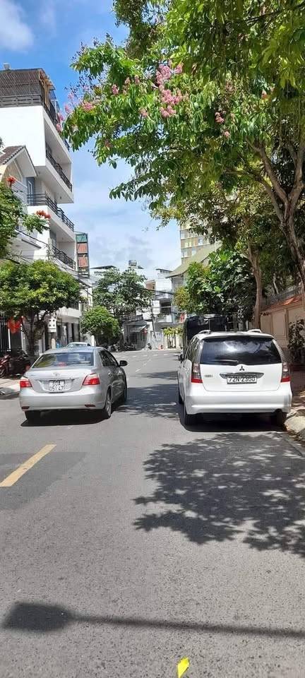Bán Khách Sạn đường Đinh Tiên Hoàng, Phường 1 - DT: 105M2 (5x20)M - TN - Giá: 24,5 Tỷ