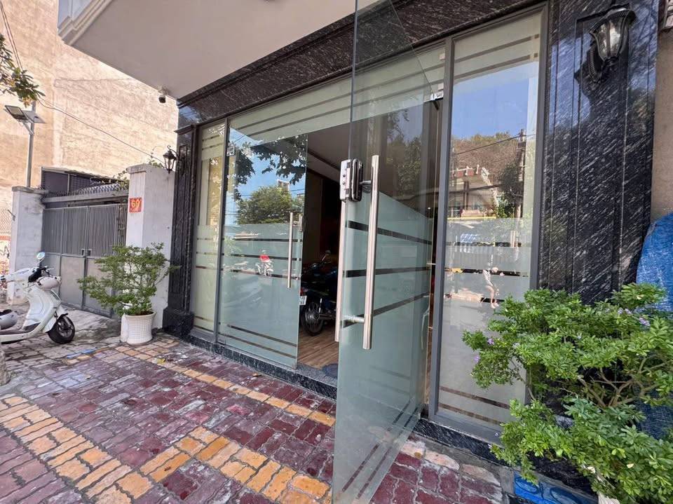 Bán Khách Sạn đường Đinh Tiên Hoàng, Phường 1 - DT: 105M2 (5x20)M - TN - Giá: 24,5 Tỷ